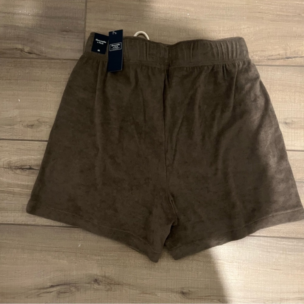 NWT Abercrombie and Fitch Relaxed Terry Cloth Shorts in Olive Green Size XS - Picture 2 of 6